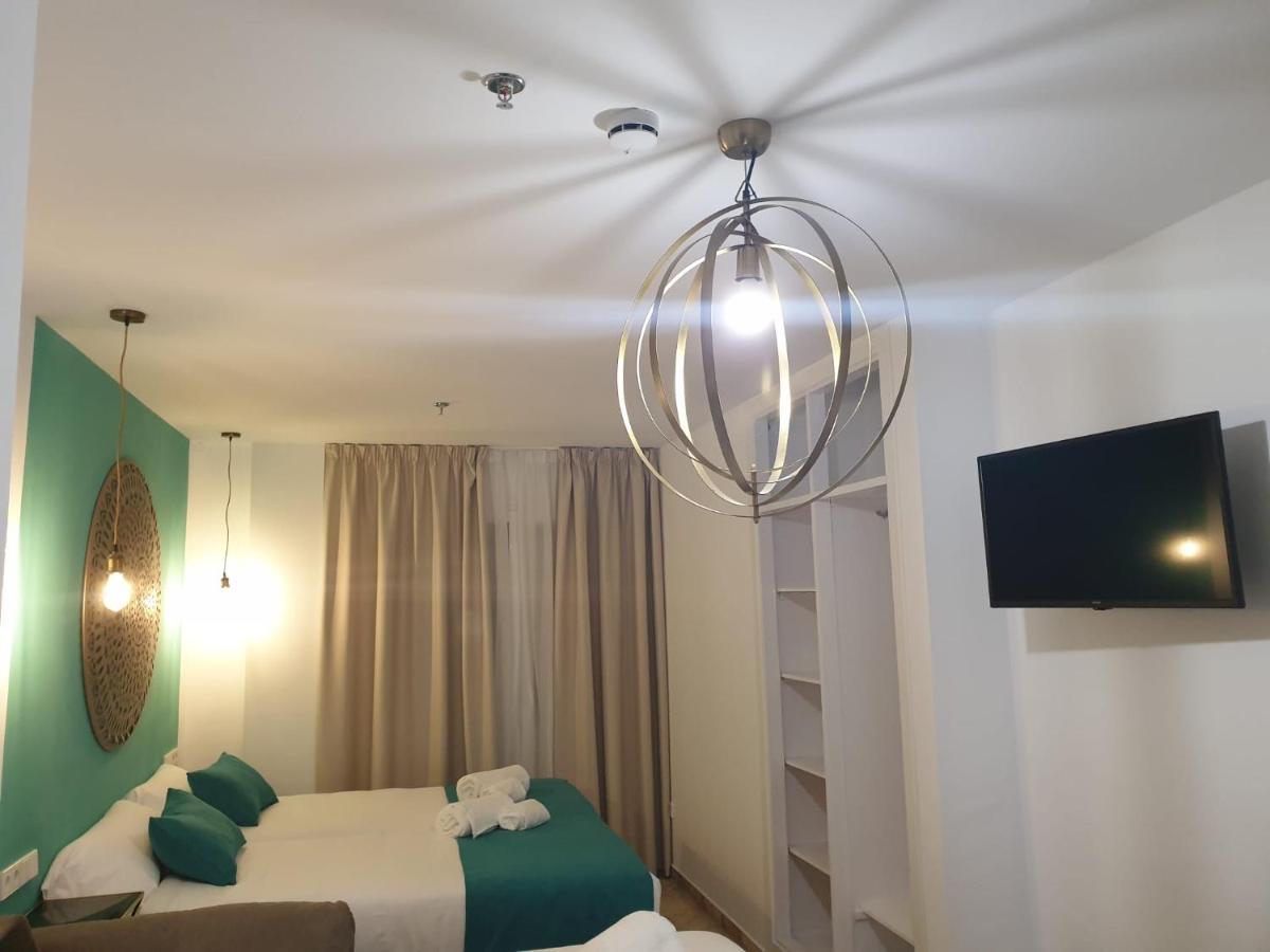 Hotel Y Apartamentos Dona Lola Seville Exterior photo