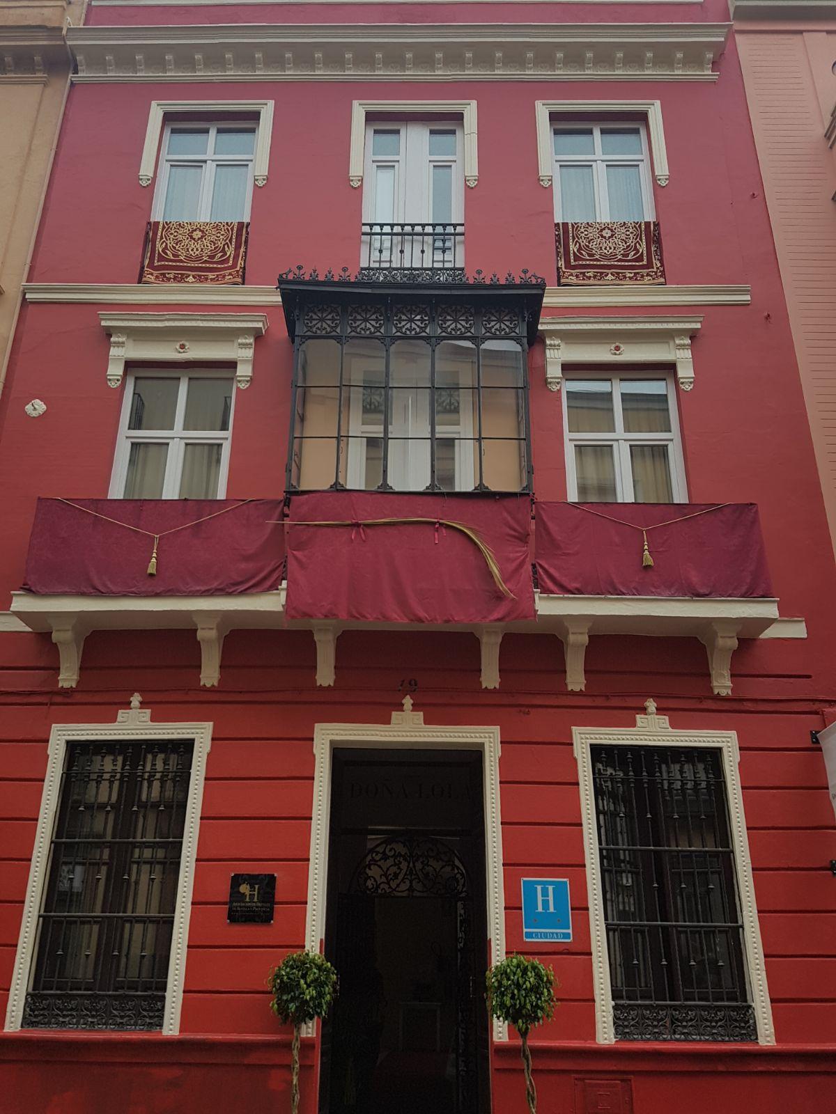 Hotel Y Apartamentos Dona Lola Seville Exterior photo