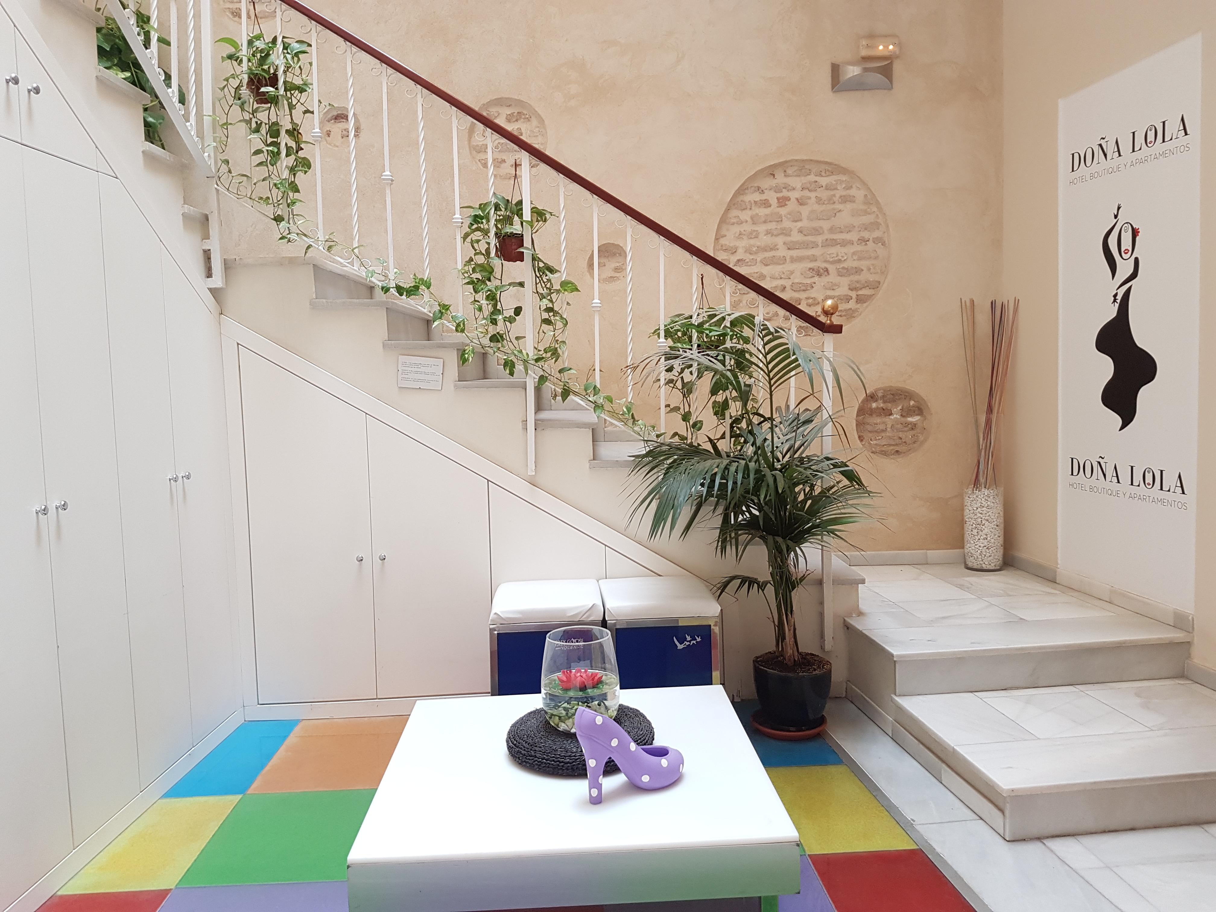 Hotel Y Apartamentos Dona Lola Seville Exterior photo