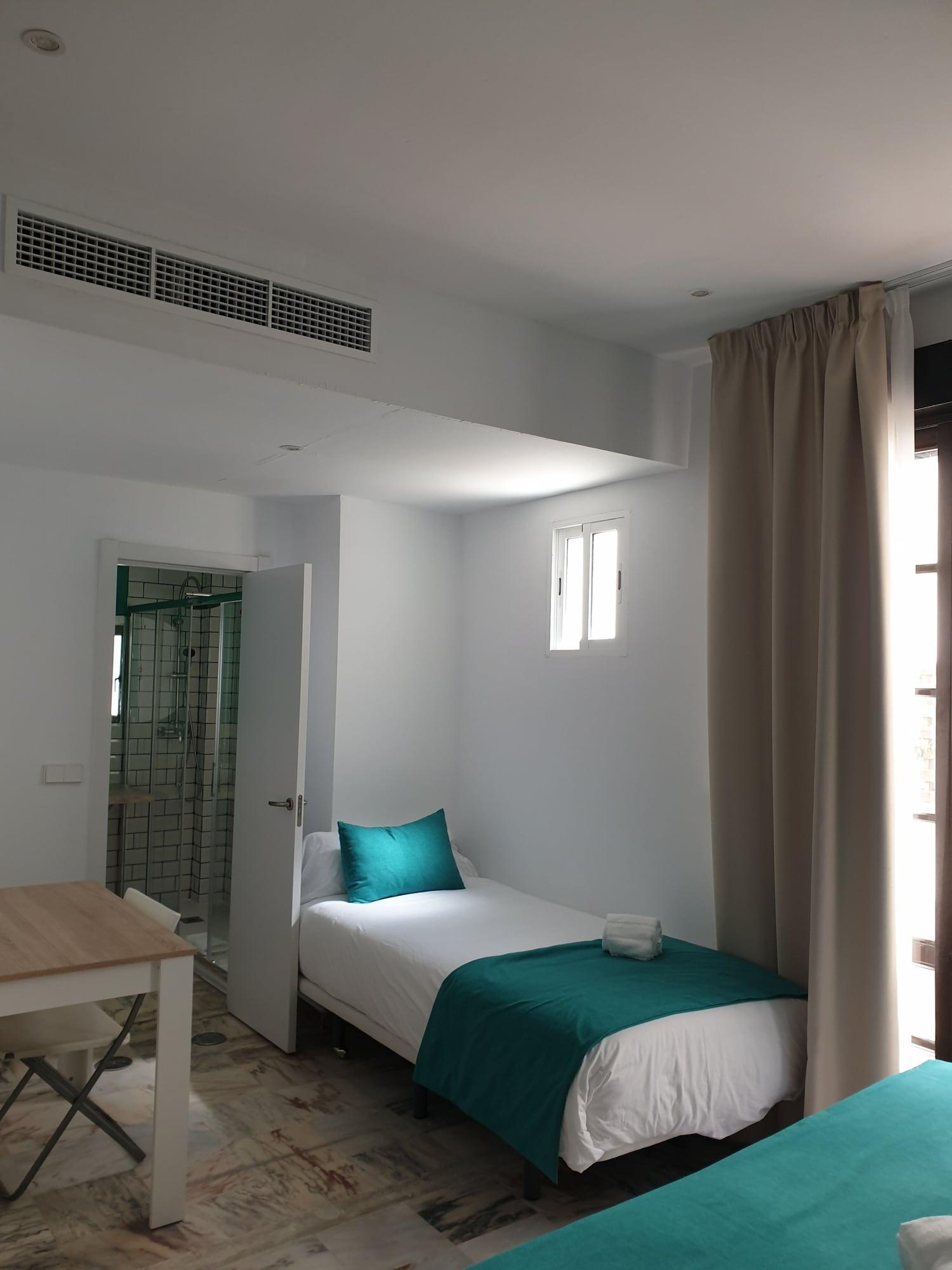 Hotel Y Apartamentos Dona Lola Seville Exterior photo