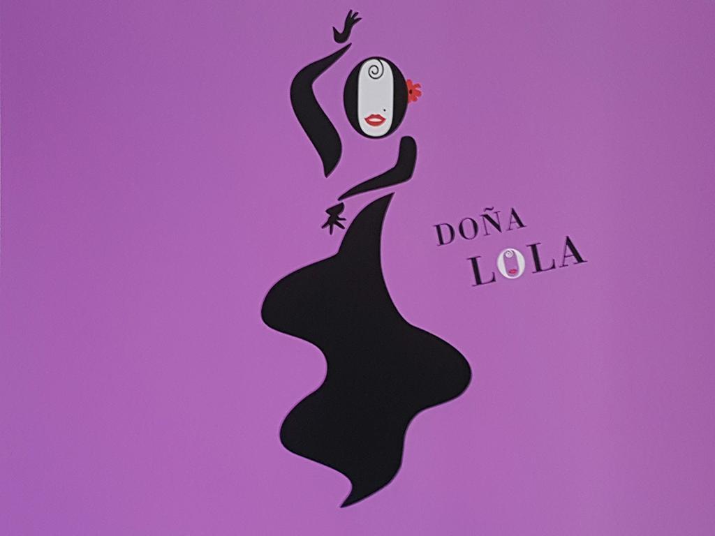 Hotel Y Apartamentos Dona Lola Seville Exterior photo