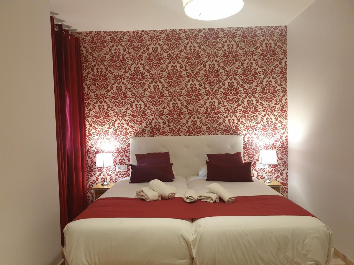 Hotel Y Apartamentos Dona Lola Seville Exterior photo